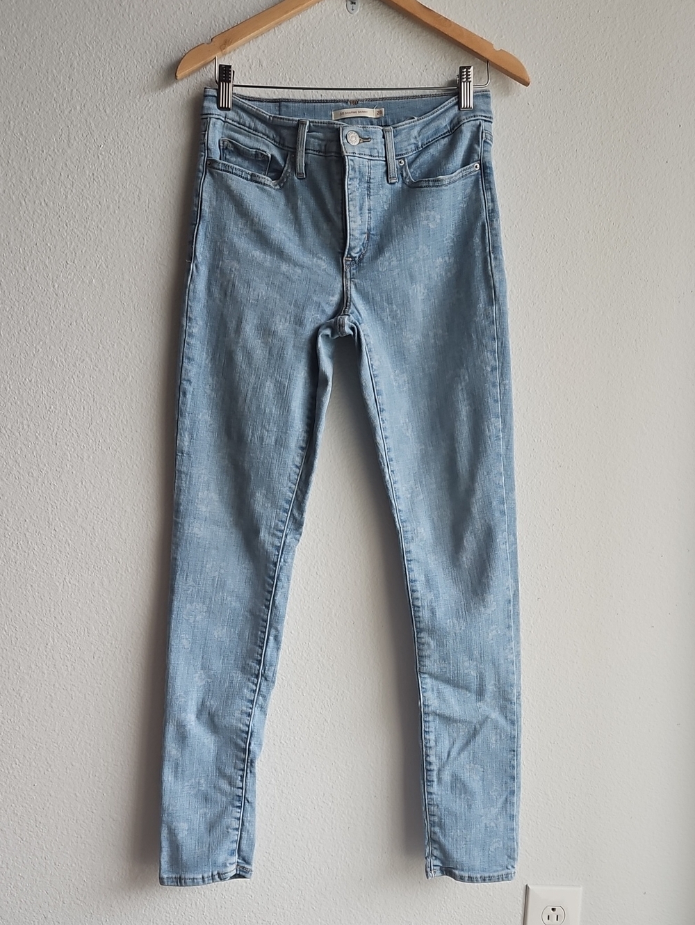 Levi's Light Blue Women's 311 Shaping Skinny Jeans w/ Floral Print Size 28